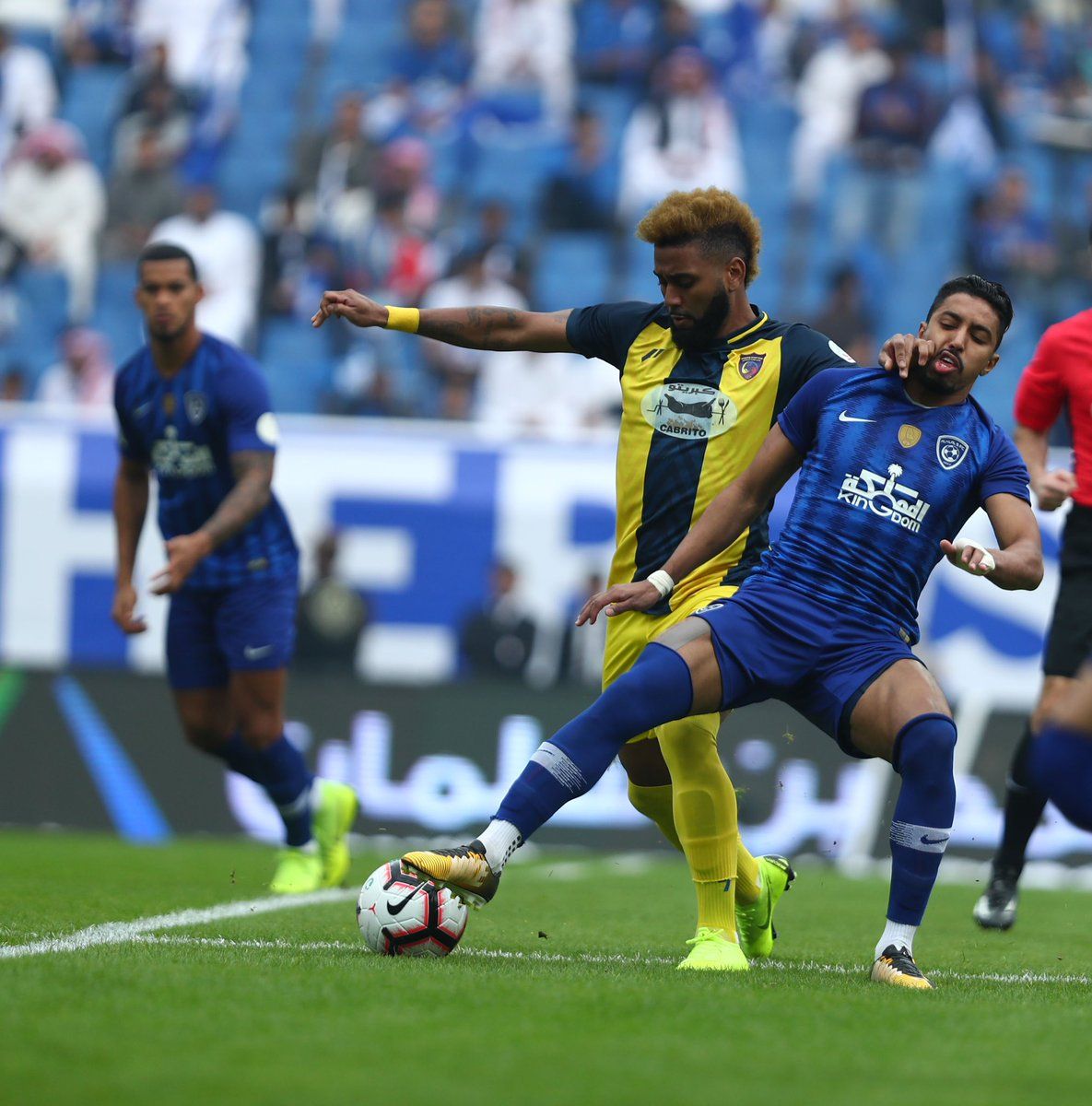 الهلال والحزم