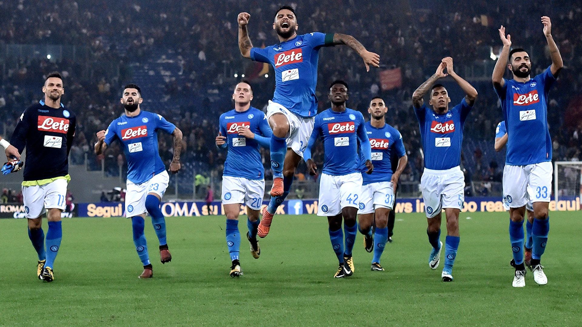 Napoli celebrating vs Roma