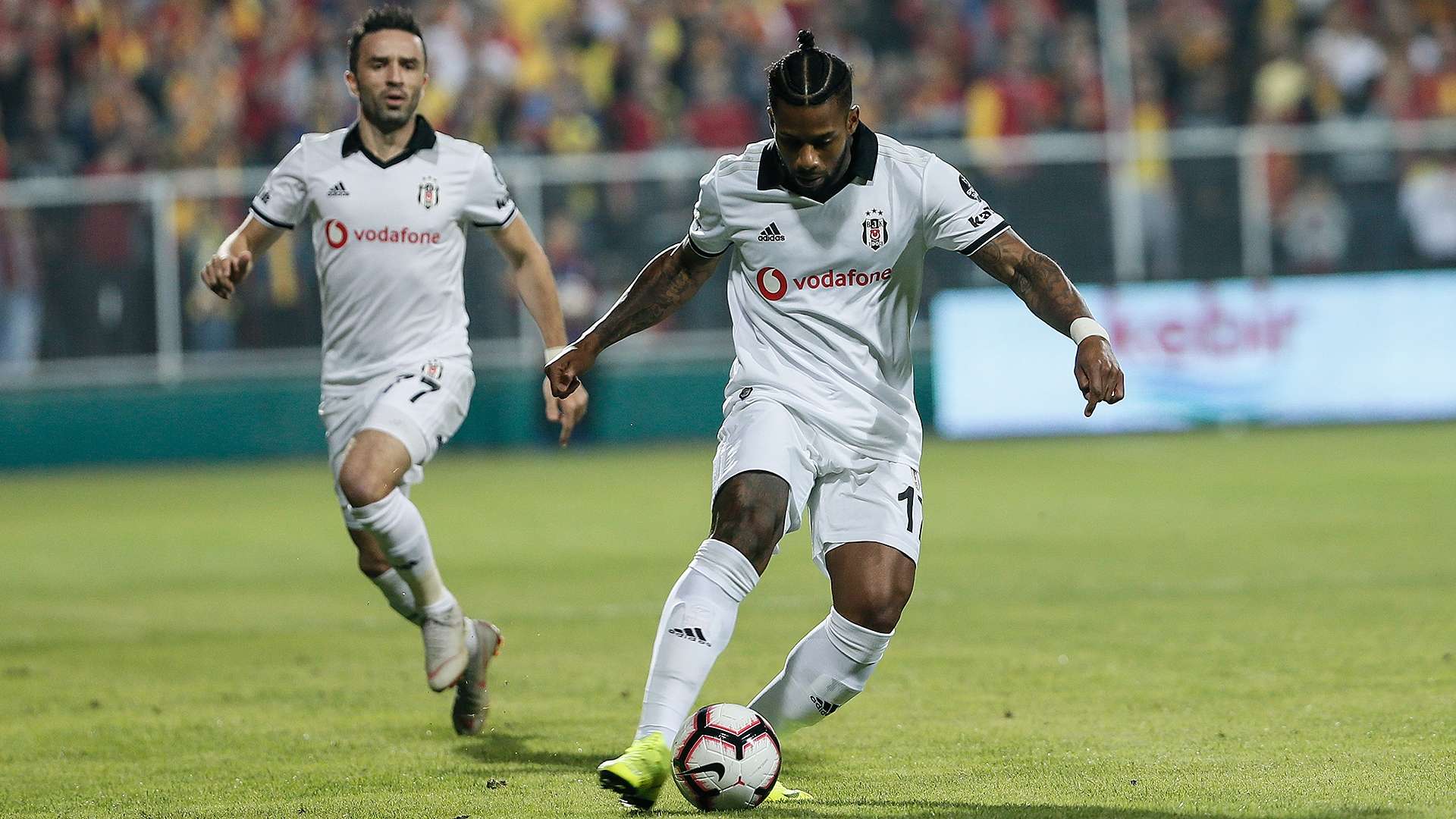 Gokhan Gonul Jeremain Lens Goztepe Besiktas 10212018