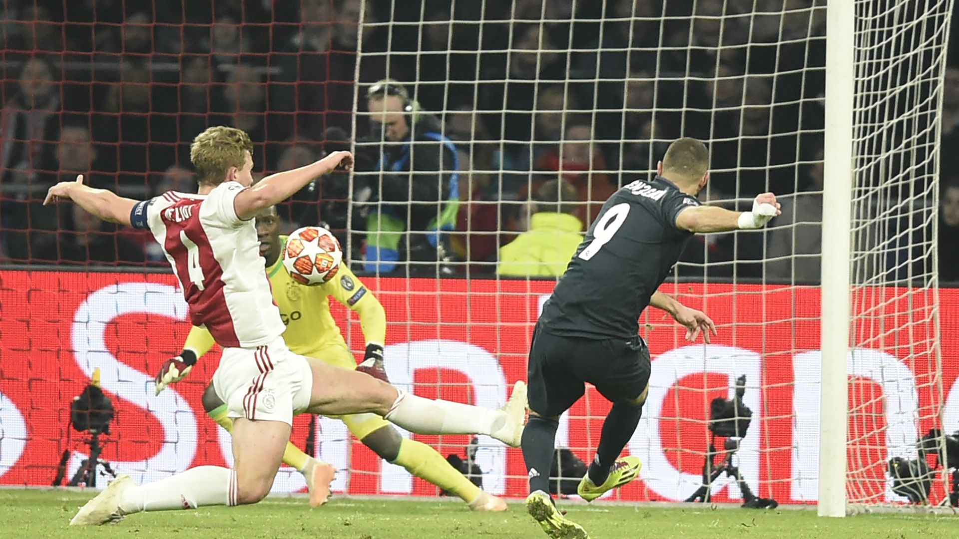 BENZEMA AJAX REAL MADRID CHAMPIONS LEAGUE