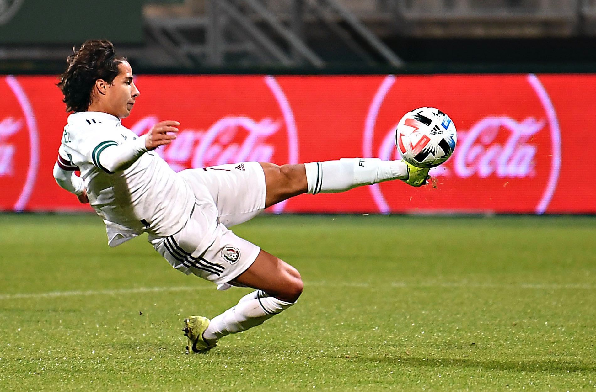 Diego Lainez / México vs Argelia
