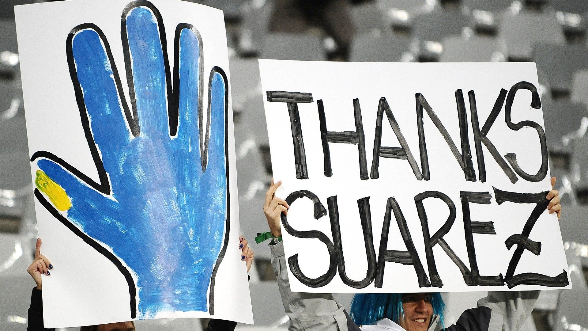 Luis Suarez handball Uruguay vs Ghana