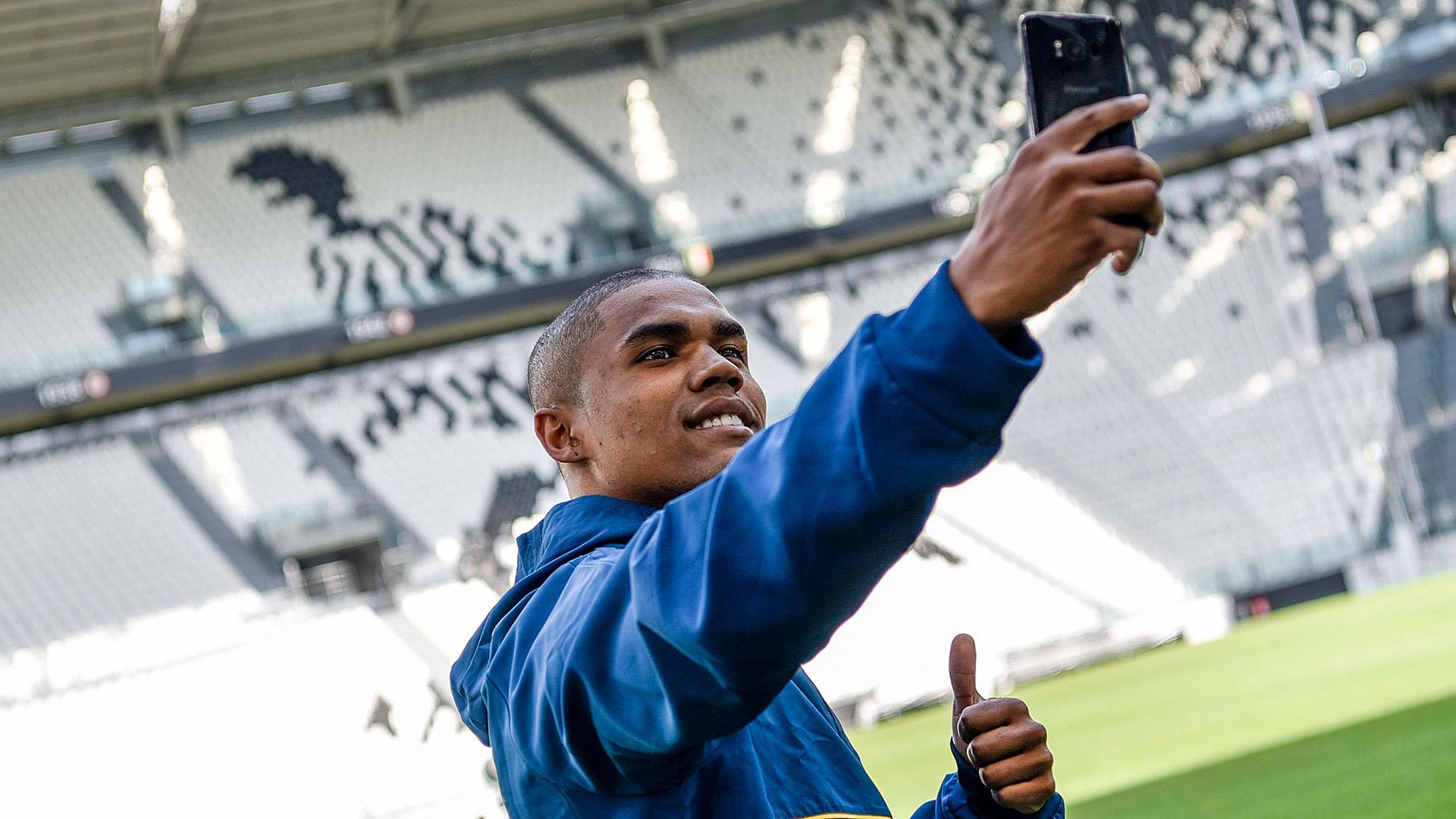 Douglas Costa Juventus unveiling 17072017