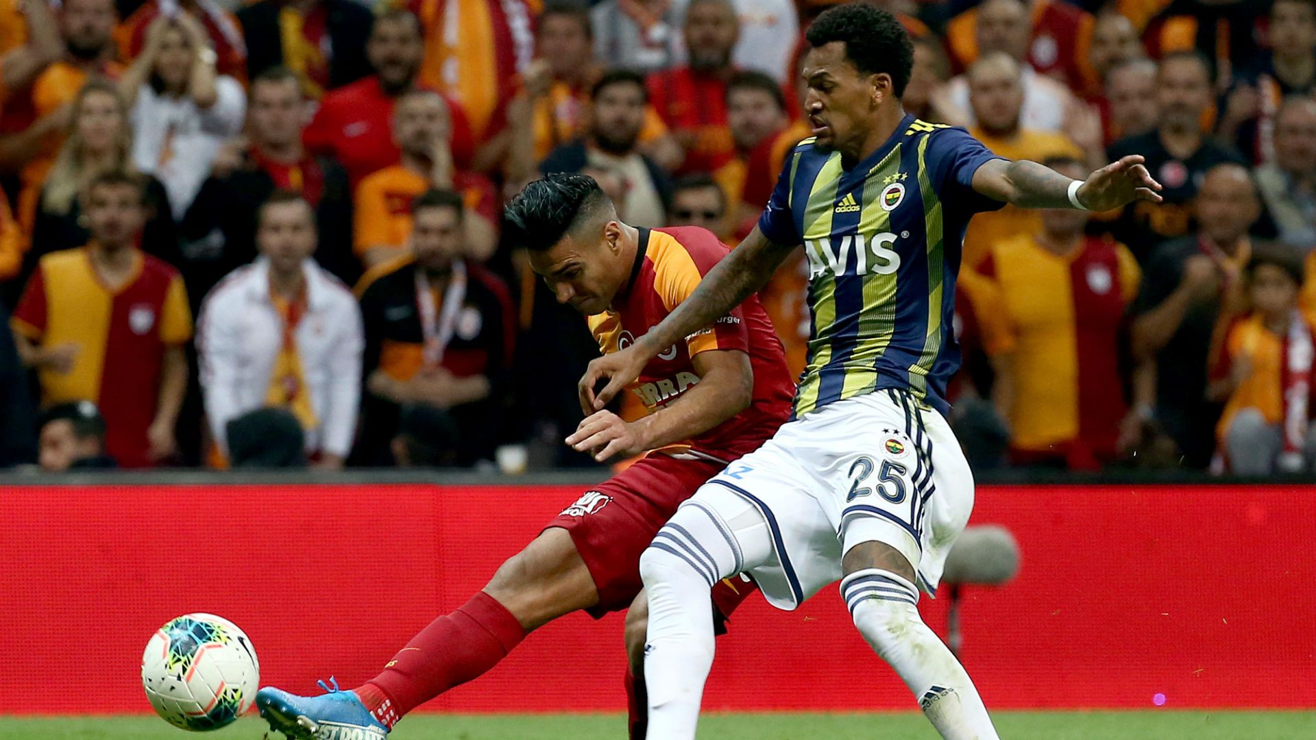 Falcao Jailson Galatasaray Fenerbahce 09282019