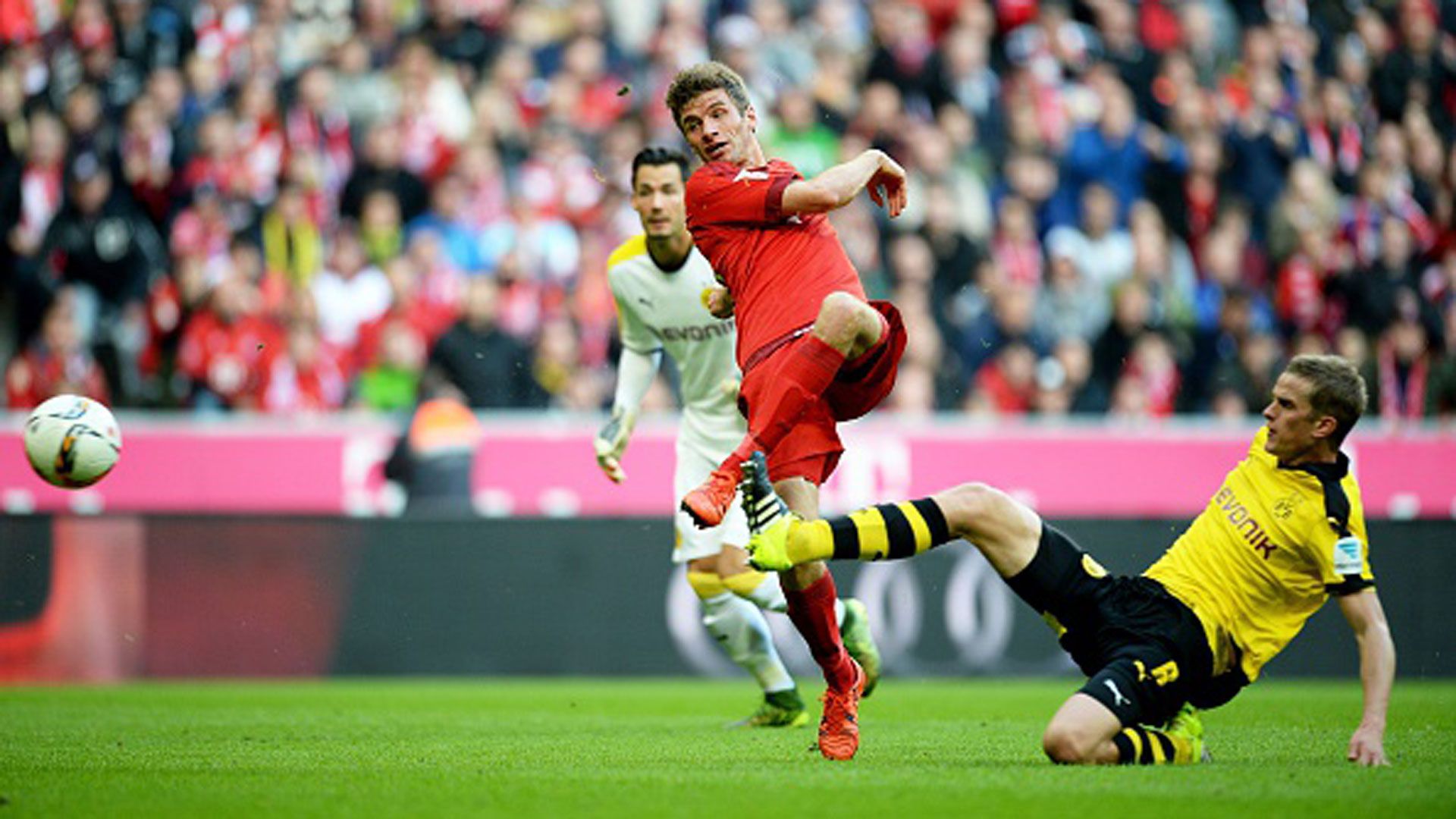 Thomas Müller Sven Bnder Roman Bürki Bayern Dortmund 15/16