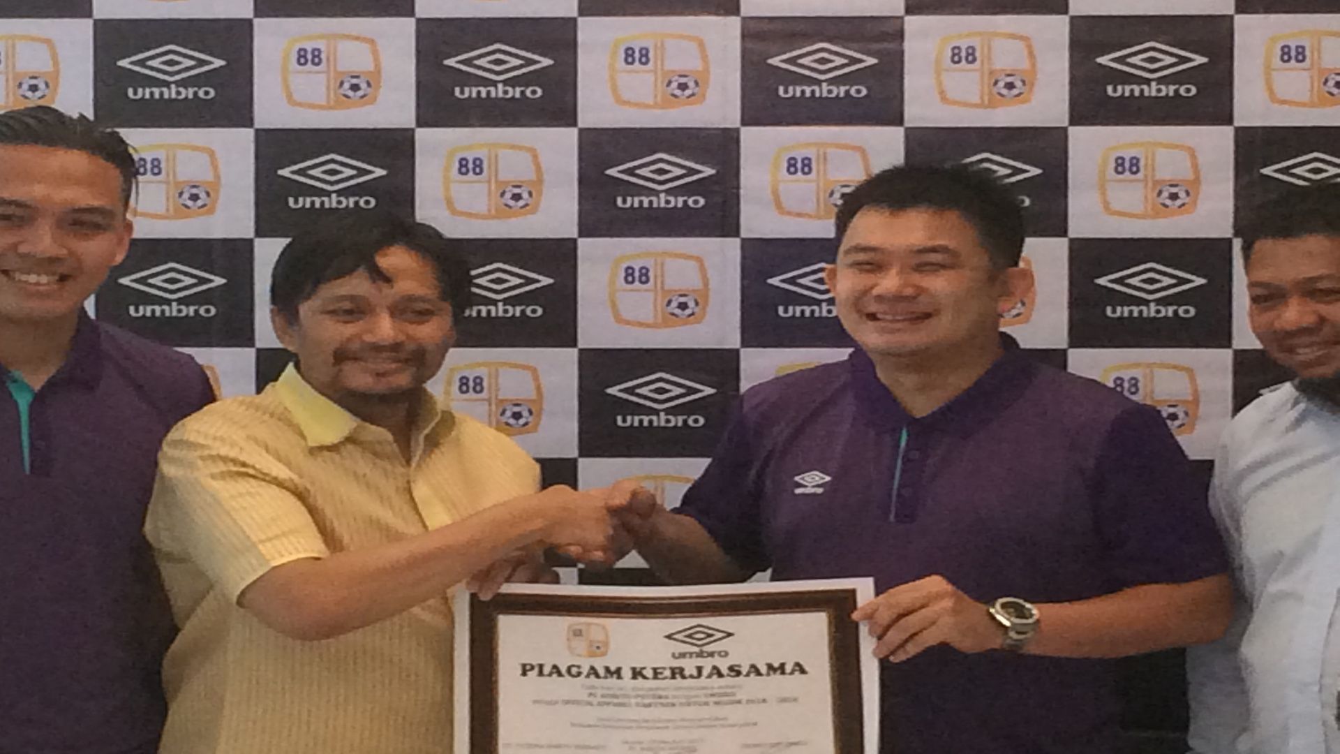 Barito Putera - Umbro