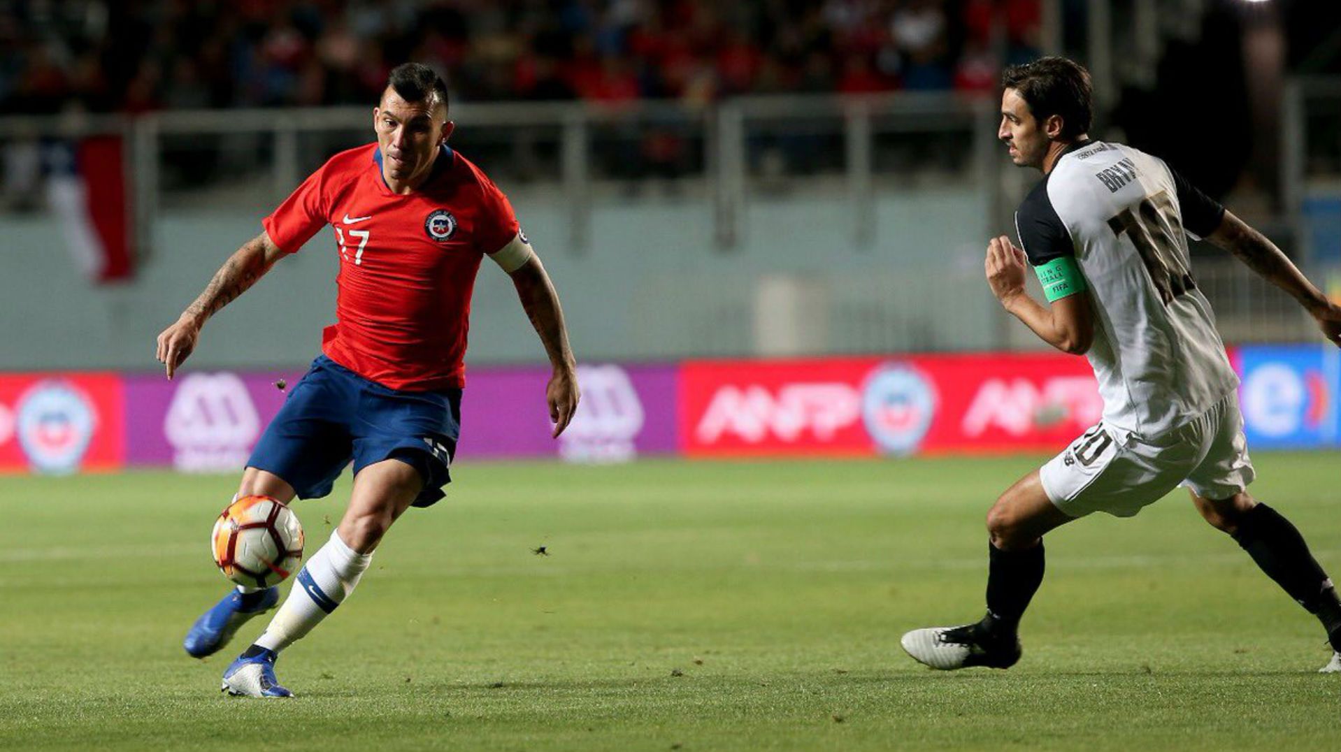 161118 Chile Costa Rica Gary Medel Bryan Ruiz