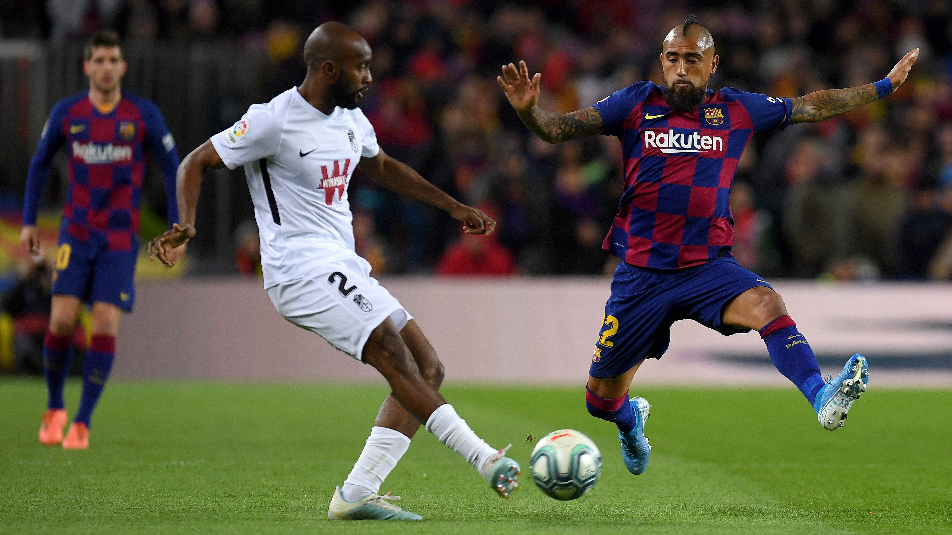 Dmitri Foulquier Arturo Vidal Barcelona Granada LaLiga 19012020