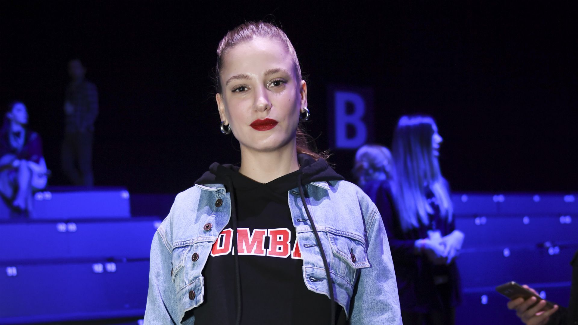 Serenay Sarikaya Fenerbahce fan