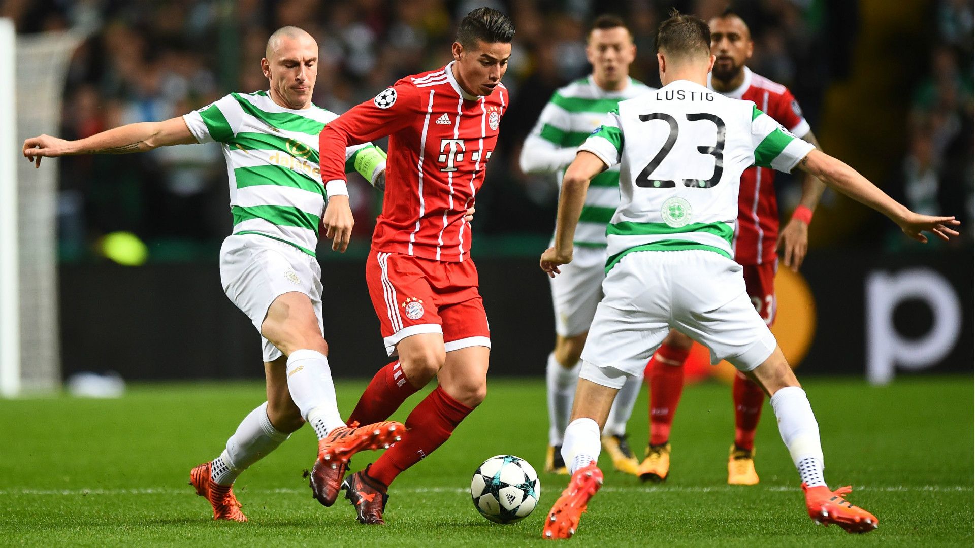 Mikael Lustig James Rodriguez Celtic Bayern Munchen Champions League 311017