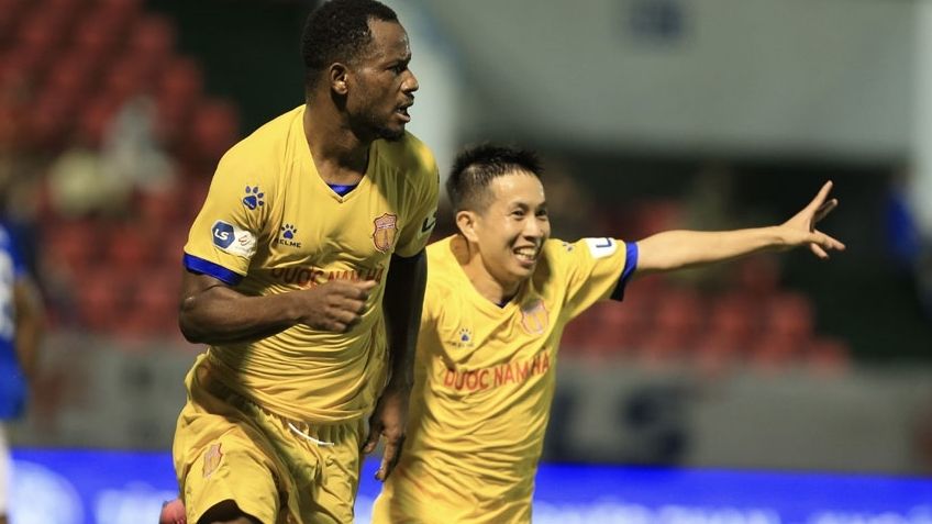 Oussou Konan Vu The Vuong Nam Dinh FC Than Quang Ninh 2021 V.League