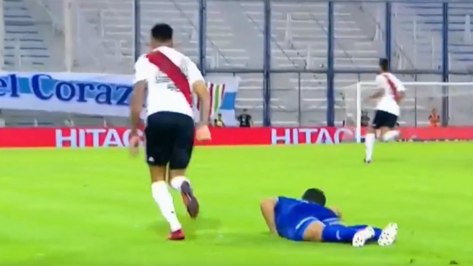 CAPTURA TV Enzo Perez Expulsion Velez River Superliga 24022018