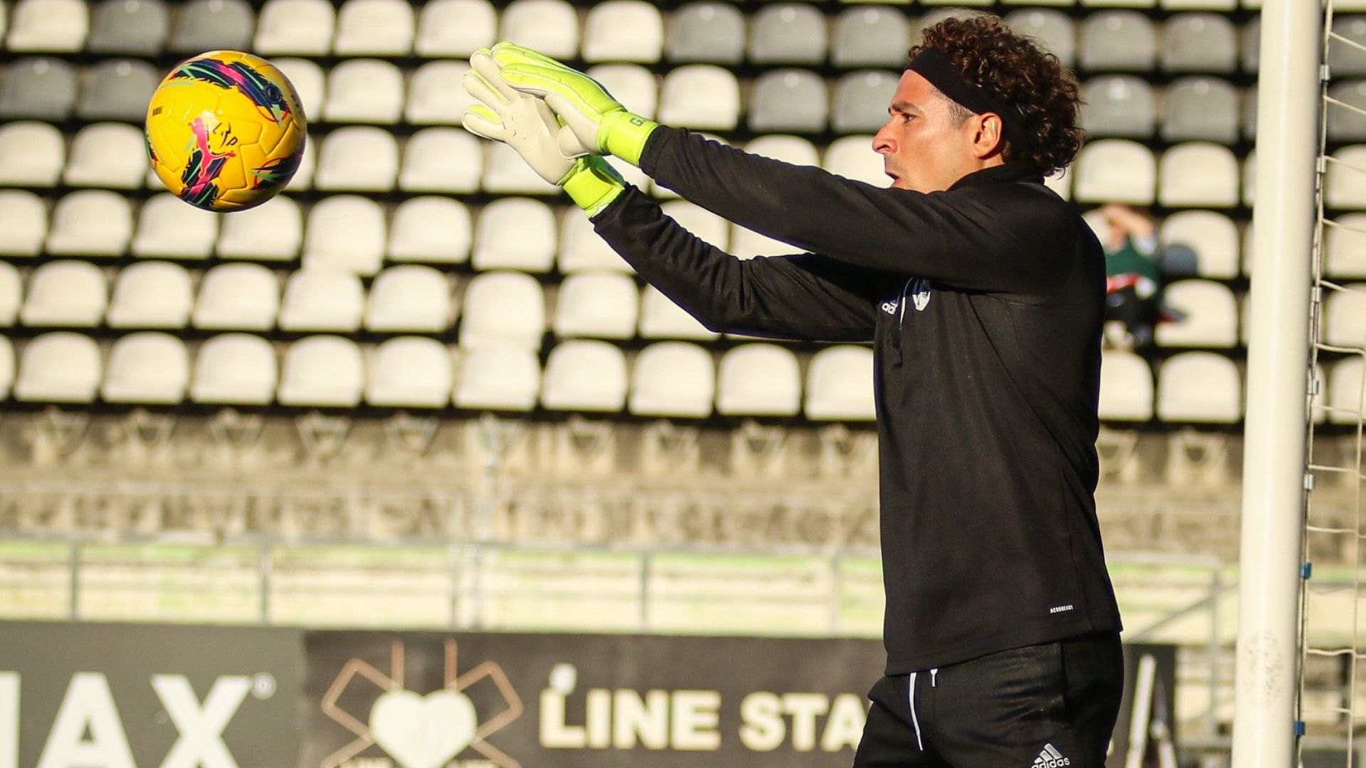 Guillermo Ochoa AVS