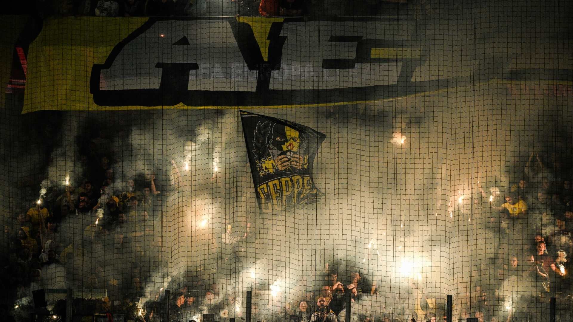 20231211 AEK supporters