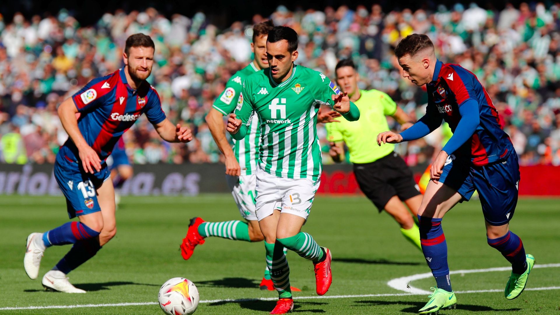 Juanmi durante el Betis vs. Levante