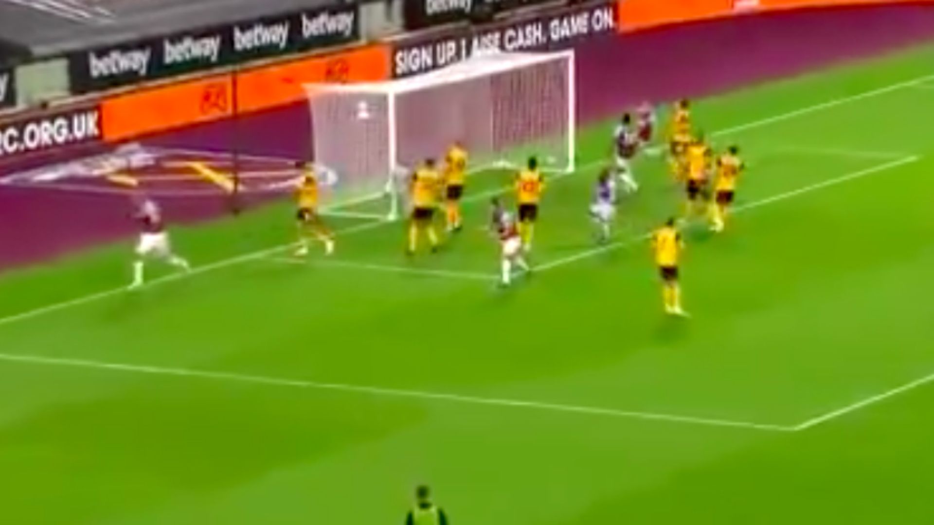 Raúl Jiménez gol en contra 4