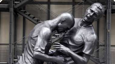 Materazzi_Zidane_Statue