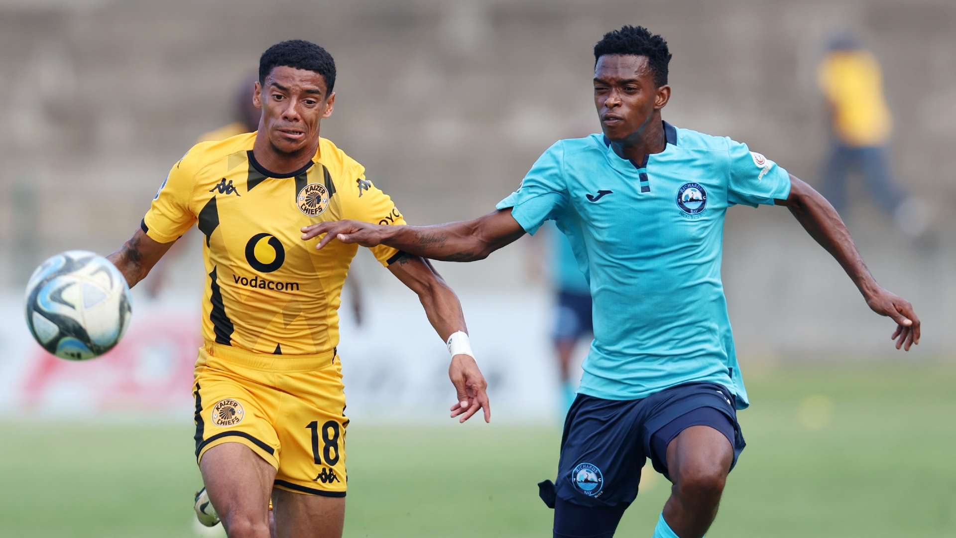 Dillan Solomons of Kaizer Chiefs and Nkosikhona Ndaba of Richards Bay