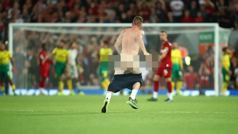 Liverpool vs Norwich invader