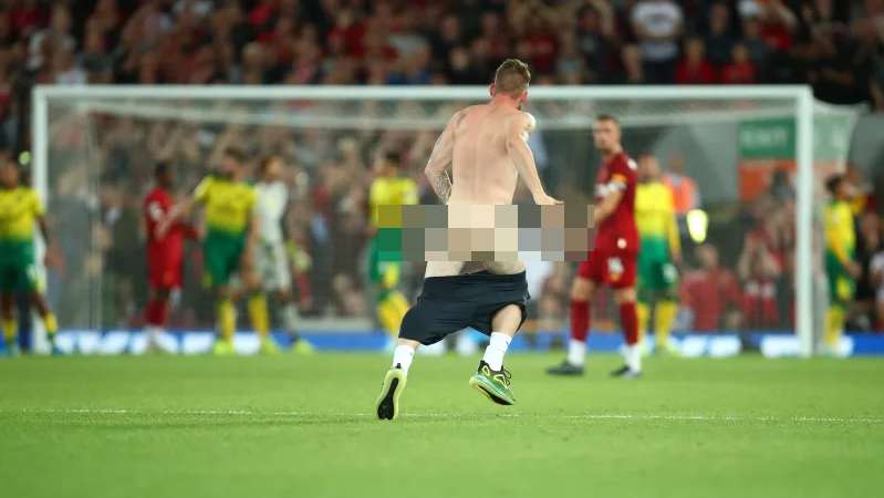 Liverpool vs Norwich invader