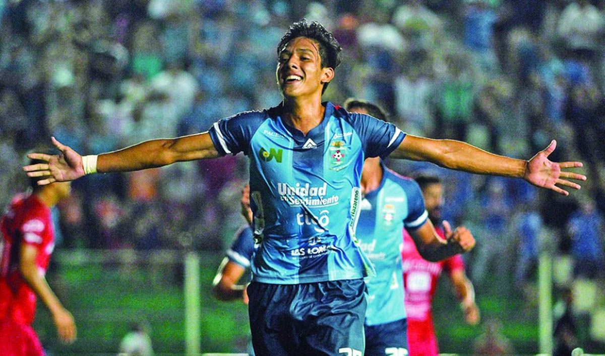 César Menacho Blooming