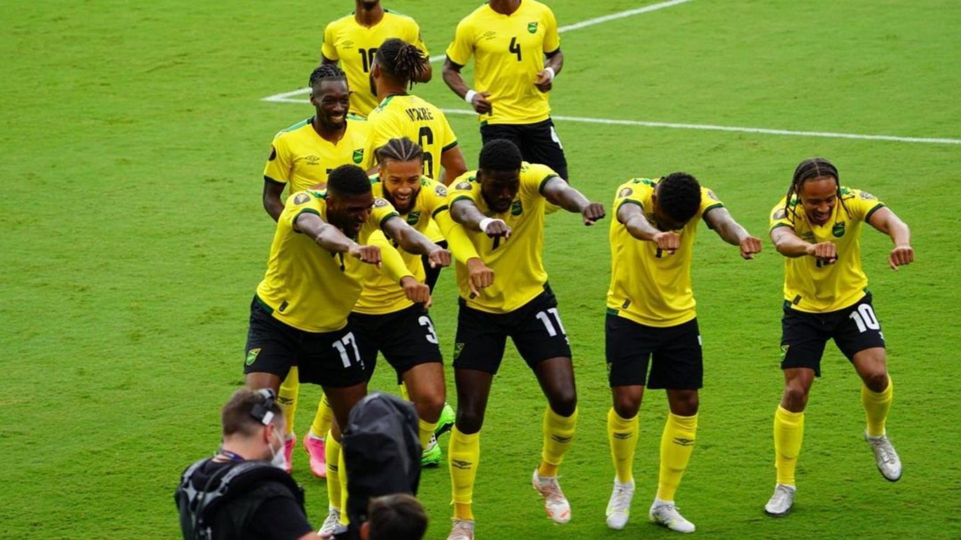 selección de futbol jamaica festejo