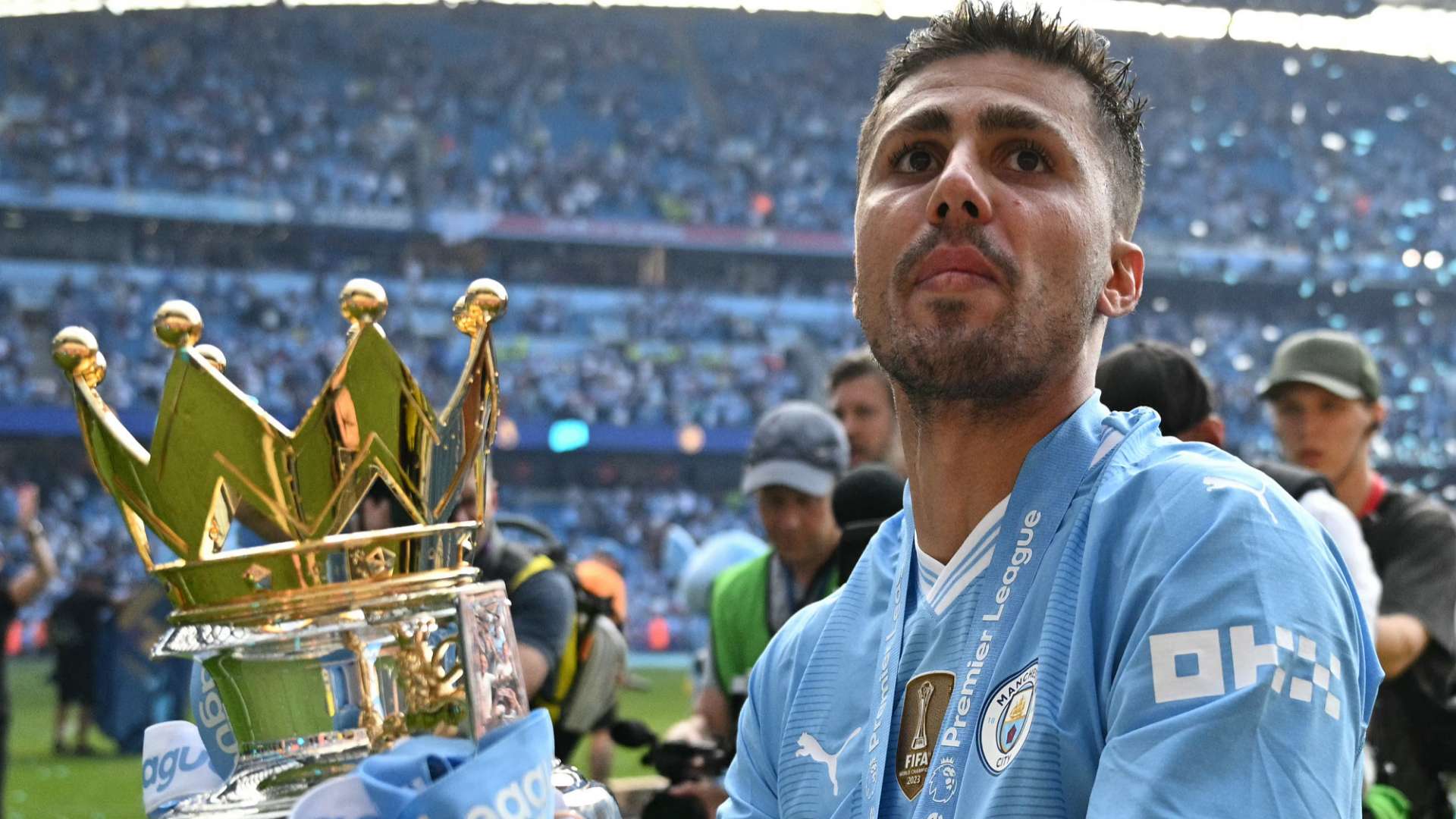 Rodri Manchester City trofeu i Premier League 2023-24