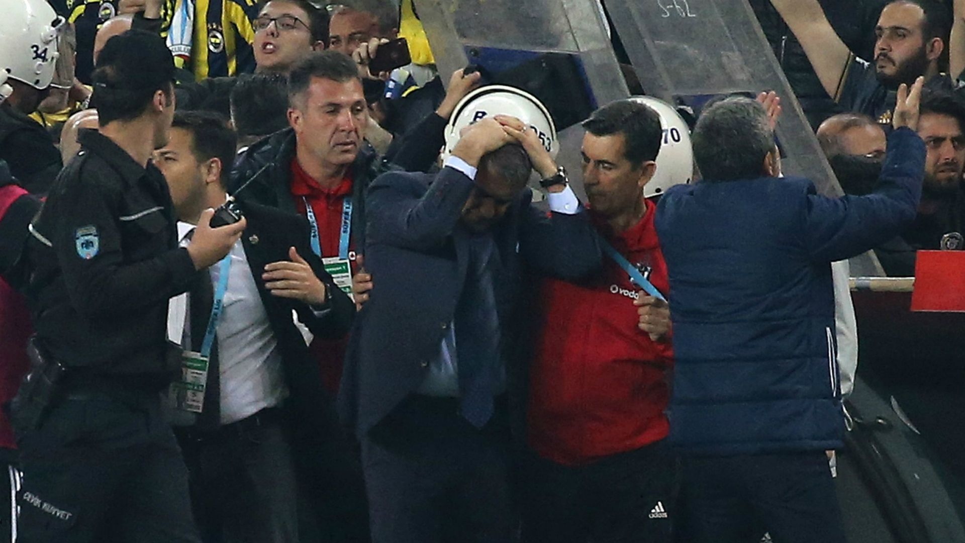 Senol Gunes Besiktas Fenerbahce