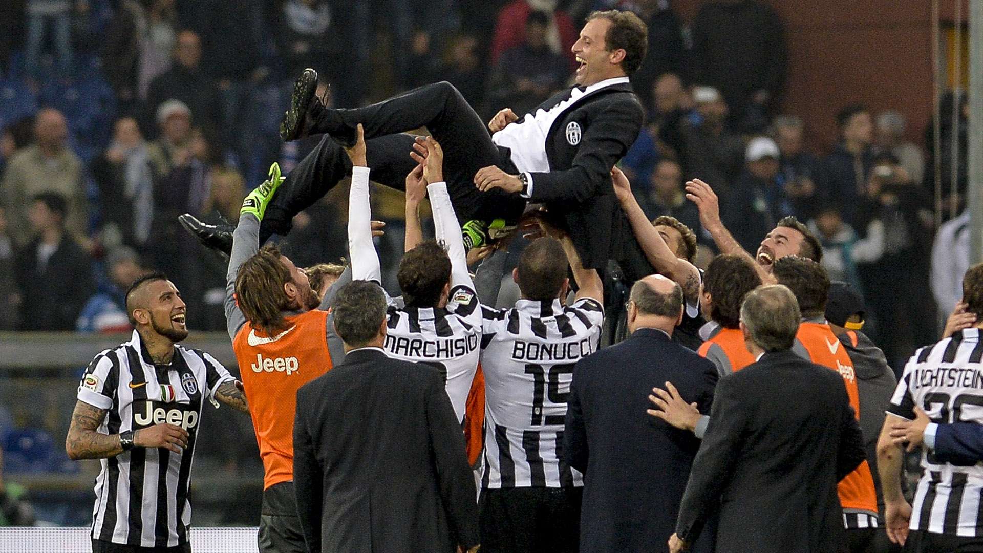 Massimiliano Allegri Juventus celebrating Scudetto