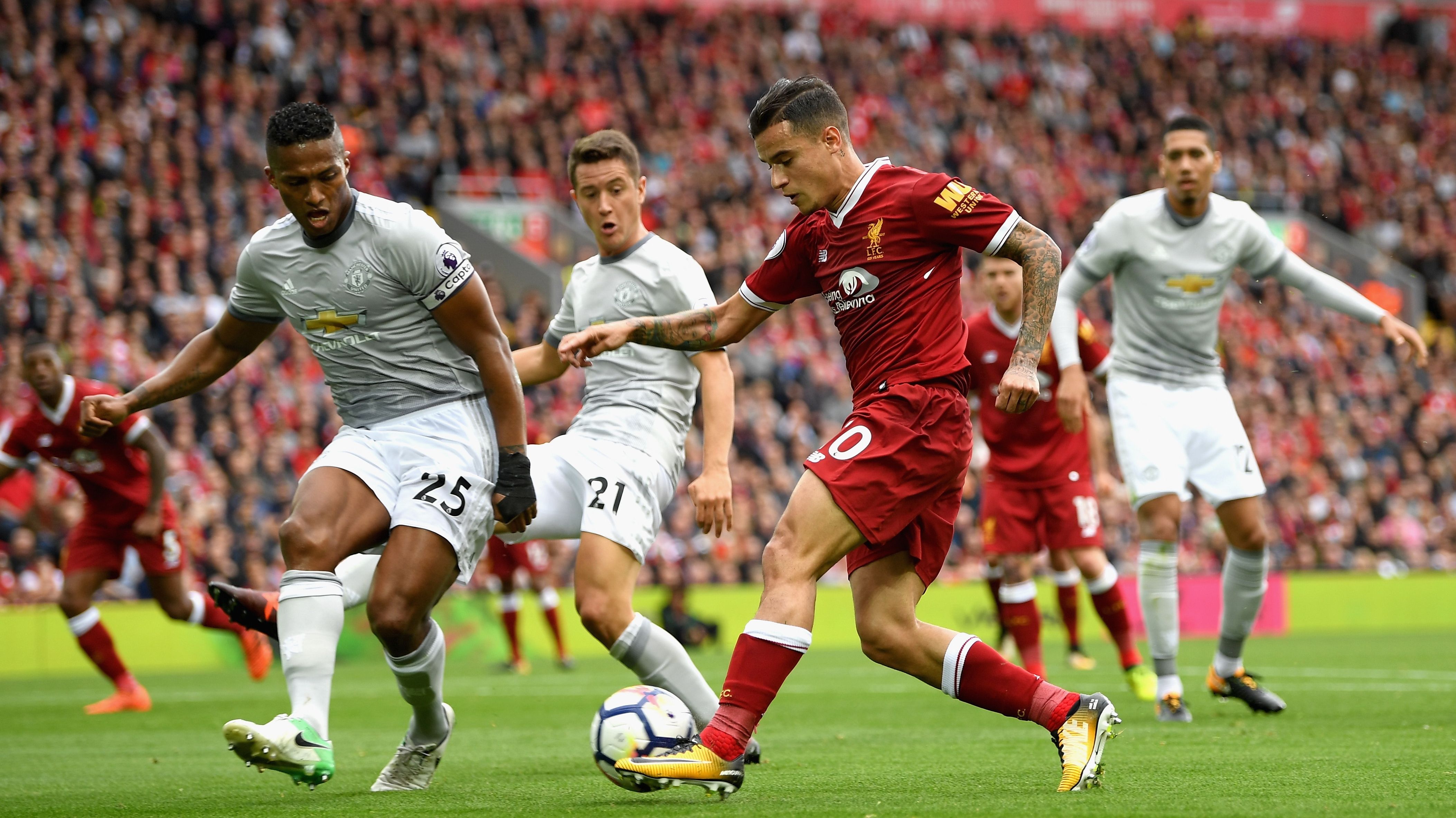 Philippe Coutinho Antonio Valencia Liverpool Manchester United Premier League