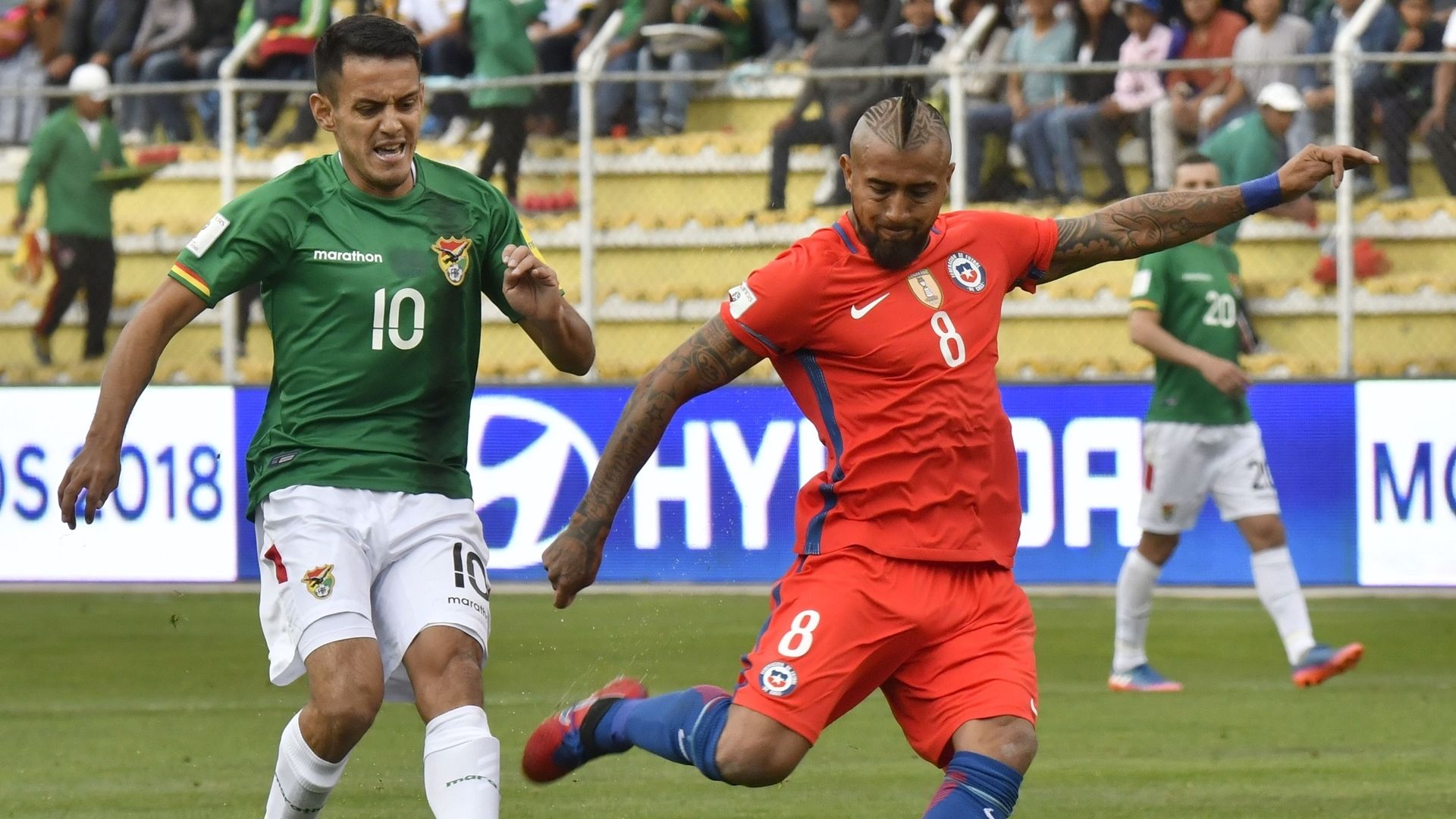 Jhasmani Campos & Arturo Vidal - Bolivia v Chile