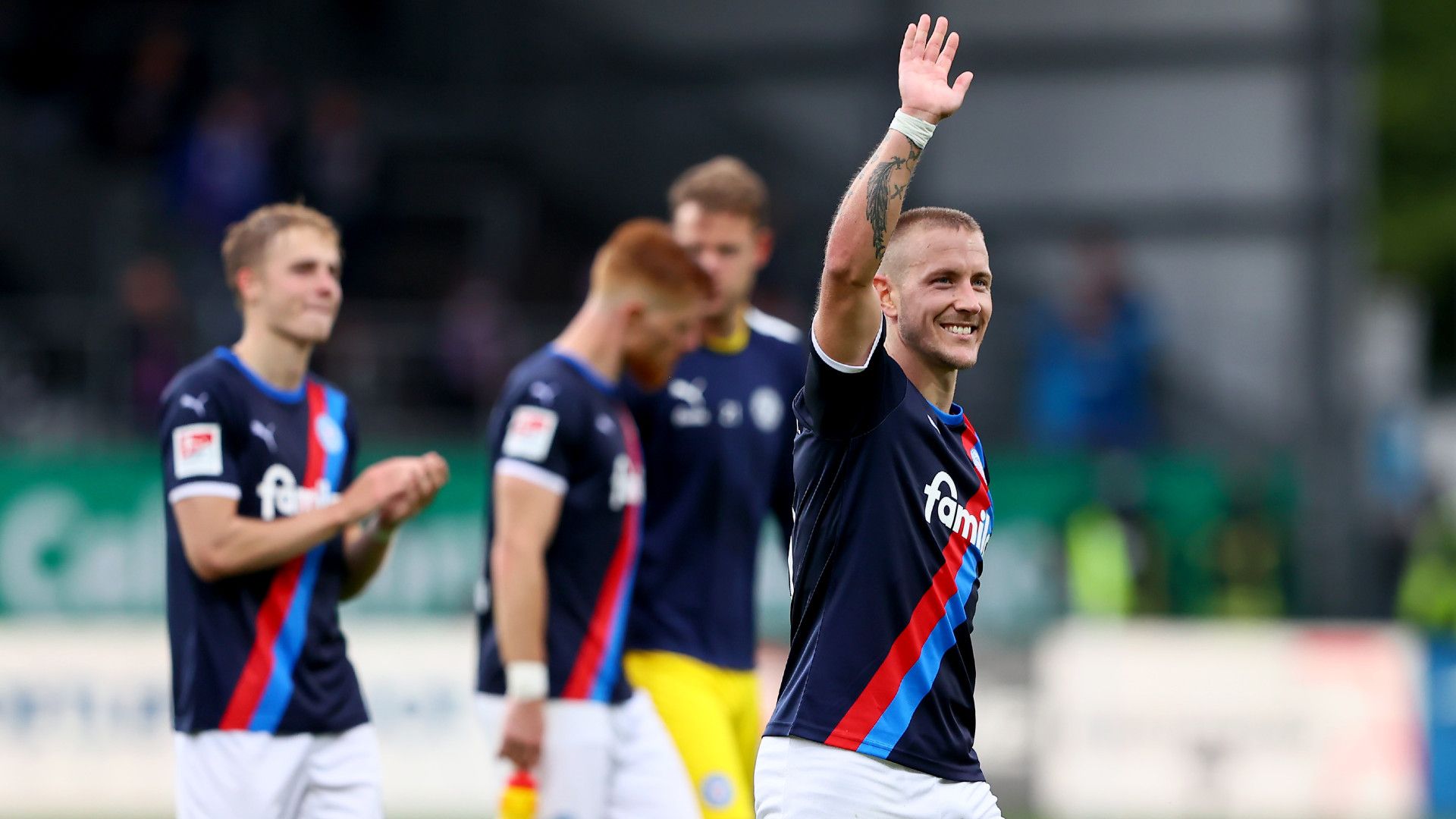 LEWIS HOLTBY HOLSTEIN KIEL