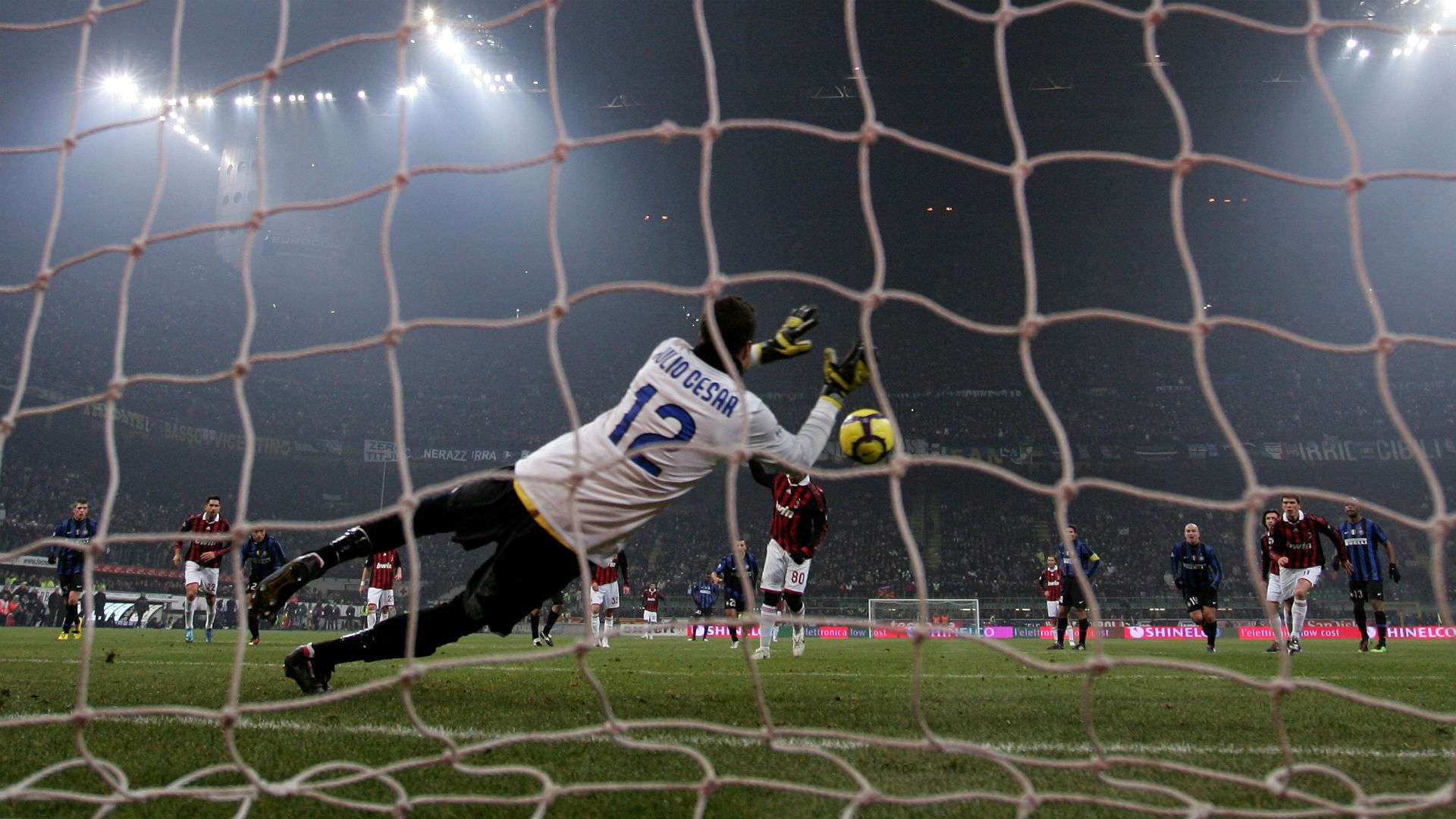 Julio Cesar Ronaldinho Inter Milan 2010 penalty