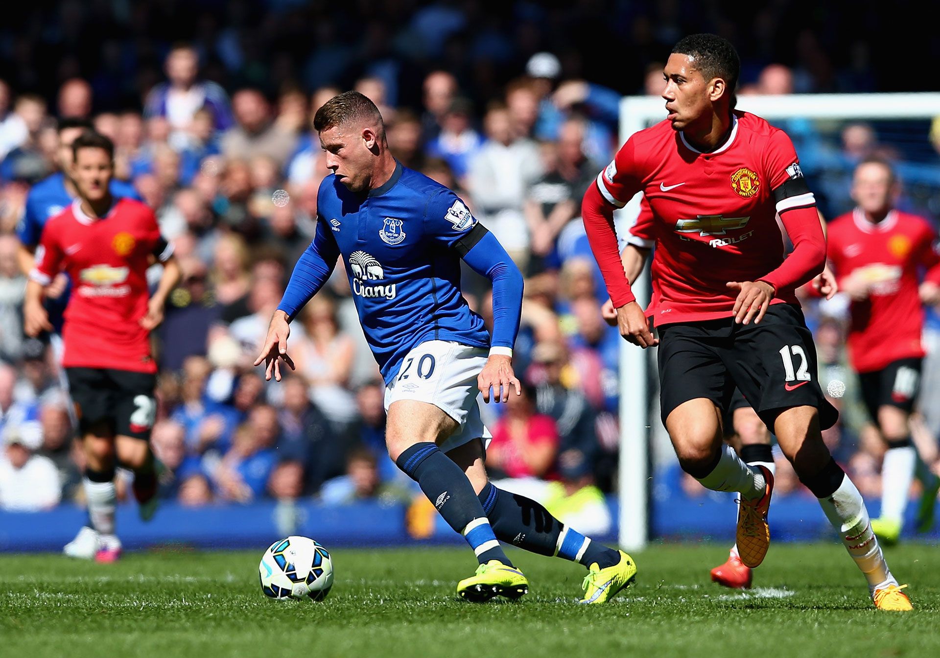 Ross Barkley Chris Smalling Everton Manchester United English Premier League 06042015