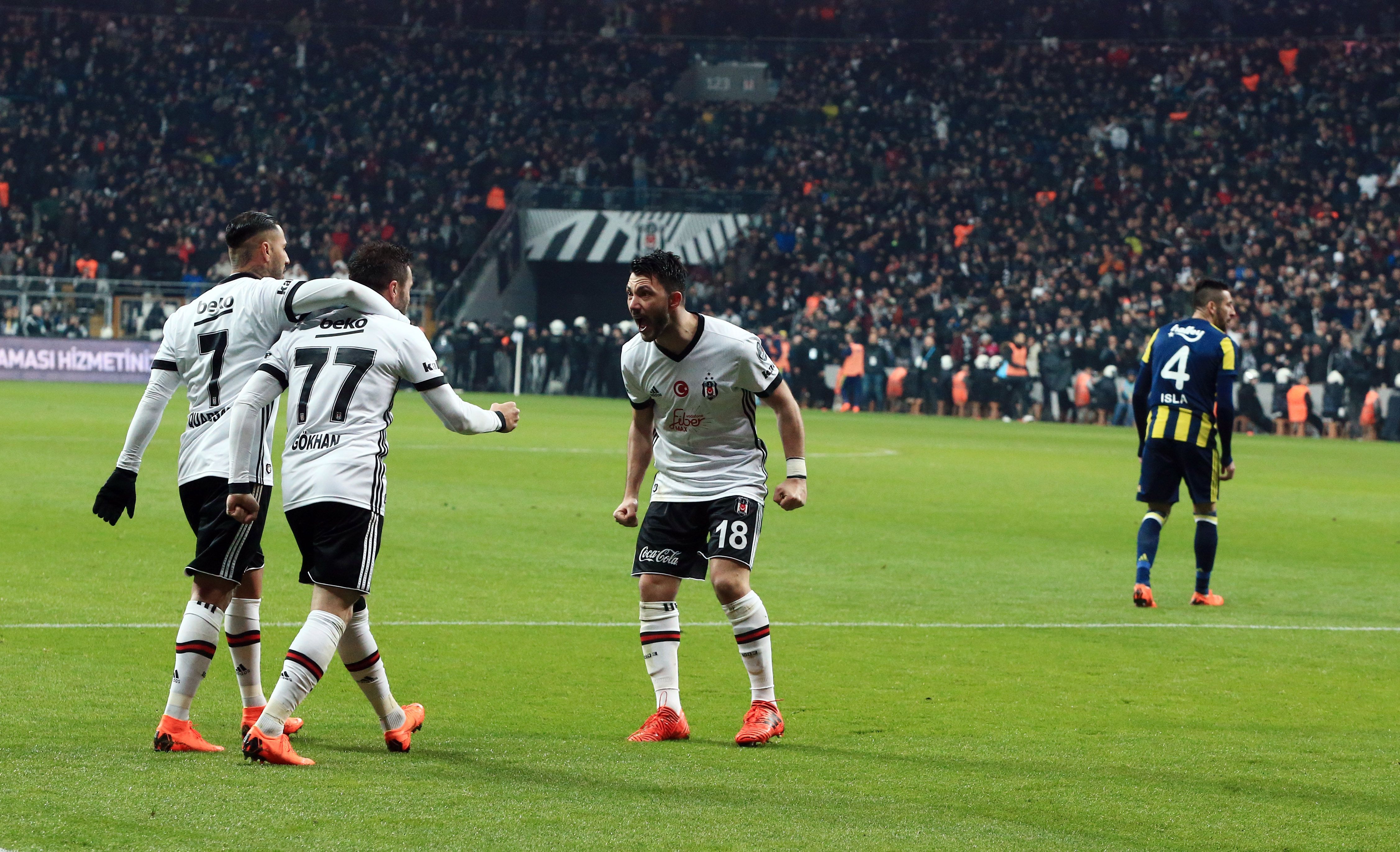Ricardo Quaresma Gokhan Gonul Tolgay Arslan Besiktas Fenerbahce 02/25/18