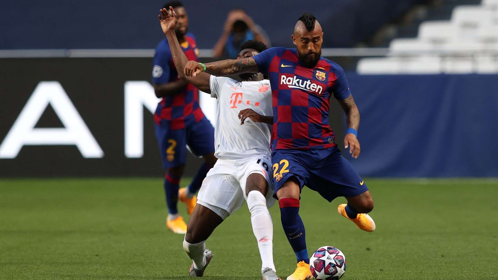 Arturo Vidal y Alphonso Davies Barça Bayern