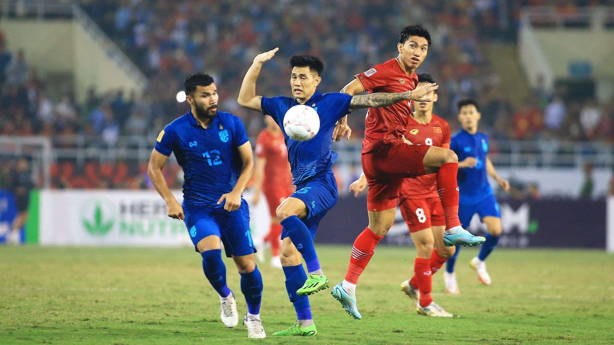 Doan Van Hau Suphanan Bureerat Kritsada Kaman Vietnam Thailand AFF Mitsubishi Electric Cup 2022 Semi-final 13012023