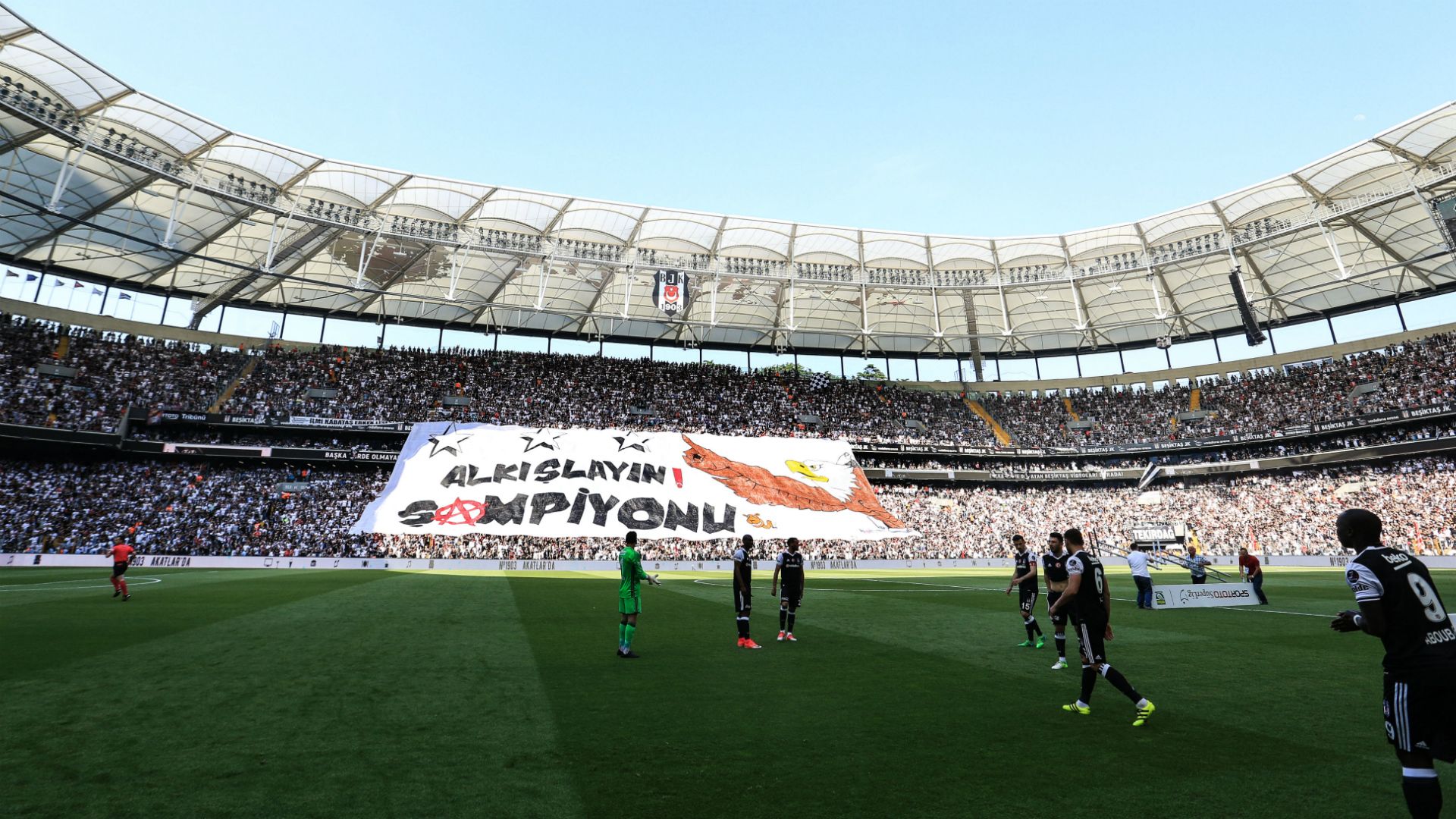Vodafone Park Besiktas fans banner Alkislayin Sampiyonu 06032017
