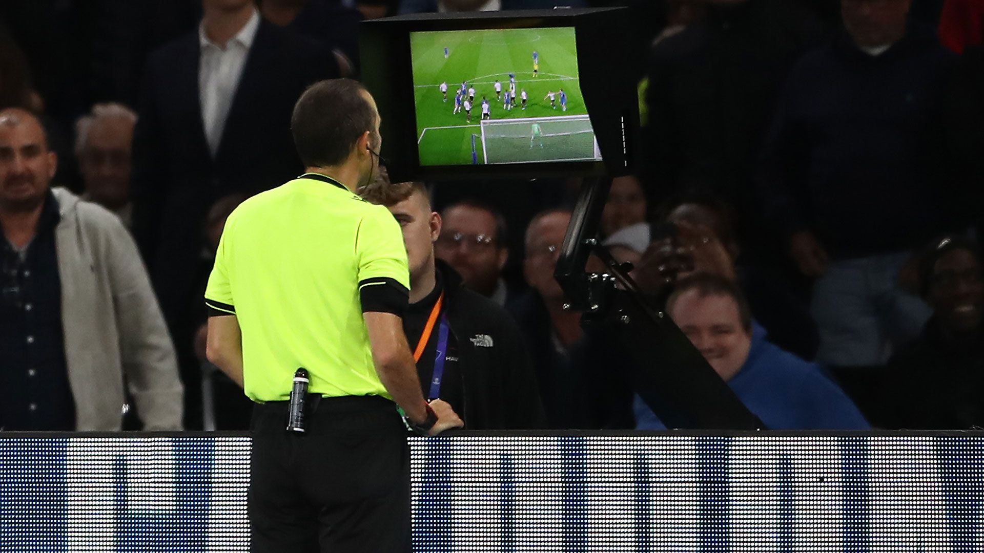 Cuneyt Cakir VAR Chelsea Valencia 09172019