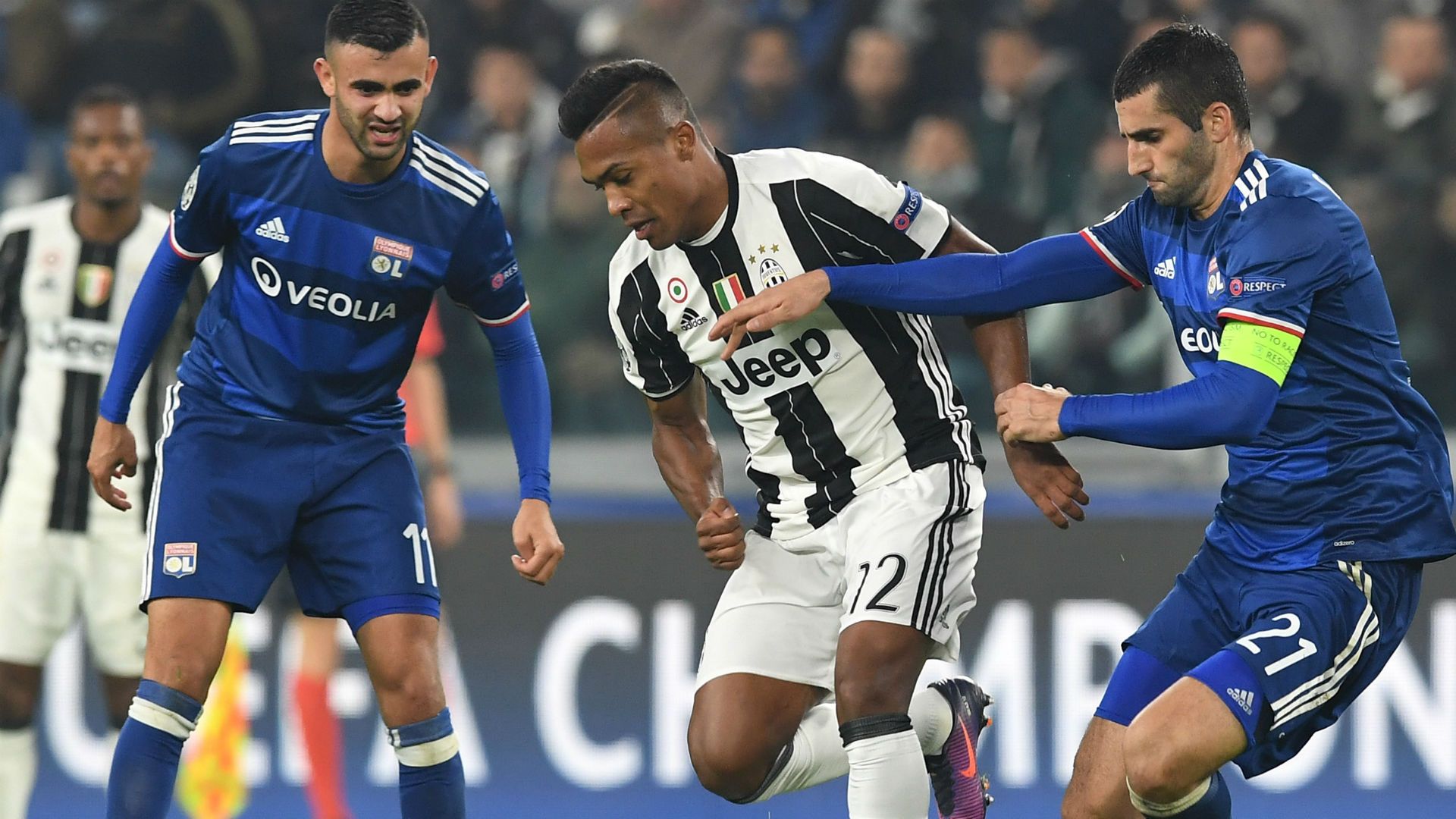 Alex Sandro Juventus Lyon Champions League 02 11 2016