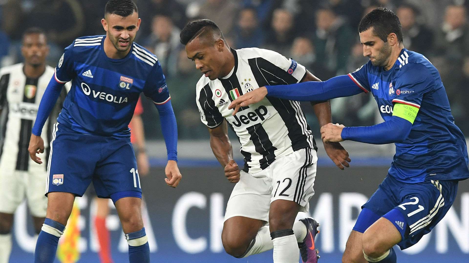 Alex Sandro Juventus Lyon Champions League 02 11 2016