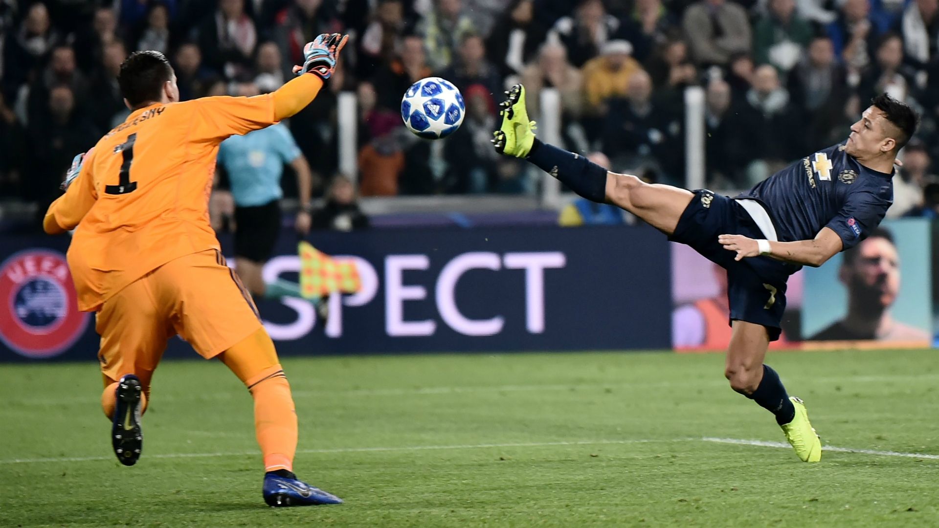 Szczesny Alexis Sanchez Juventus Manchester United