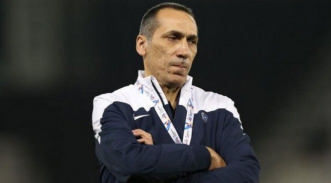 مدرب الهلال اليوناني دونيس