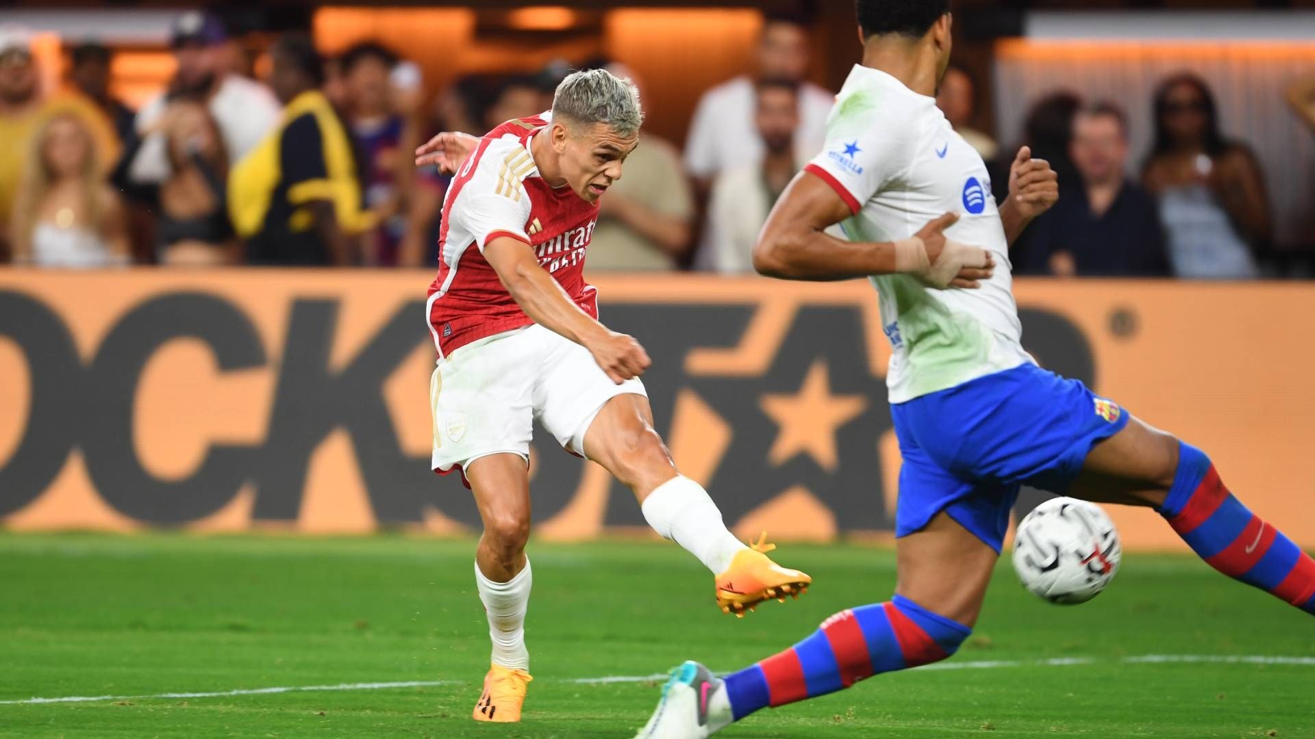 Trossard_shot_Arsenal_barcelon