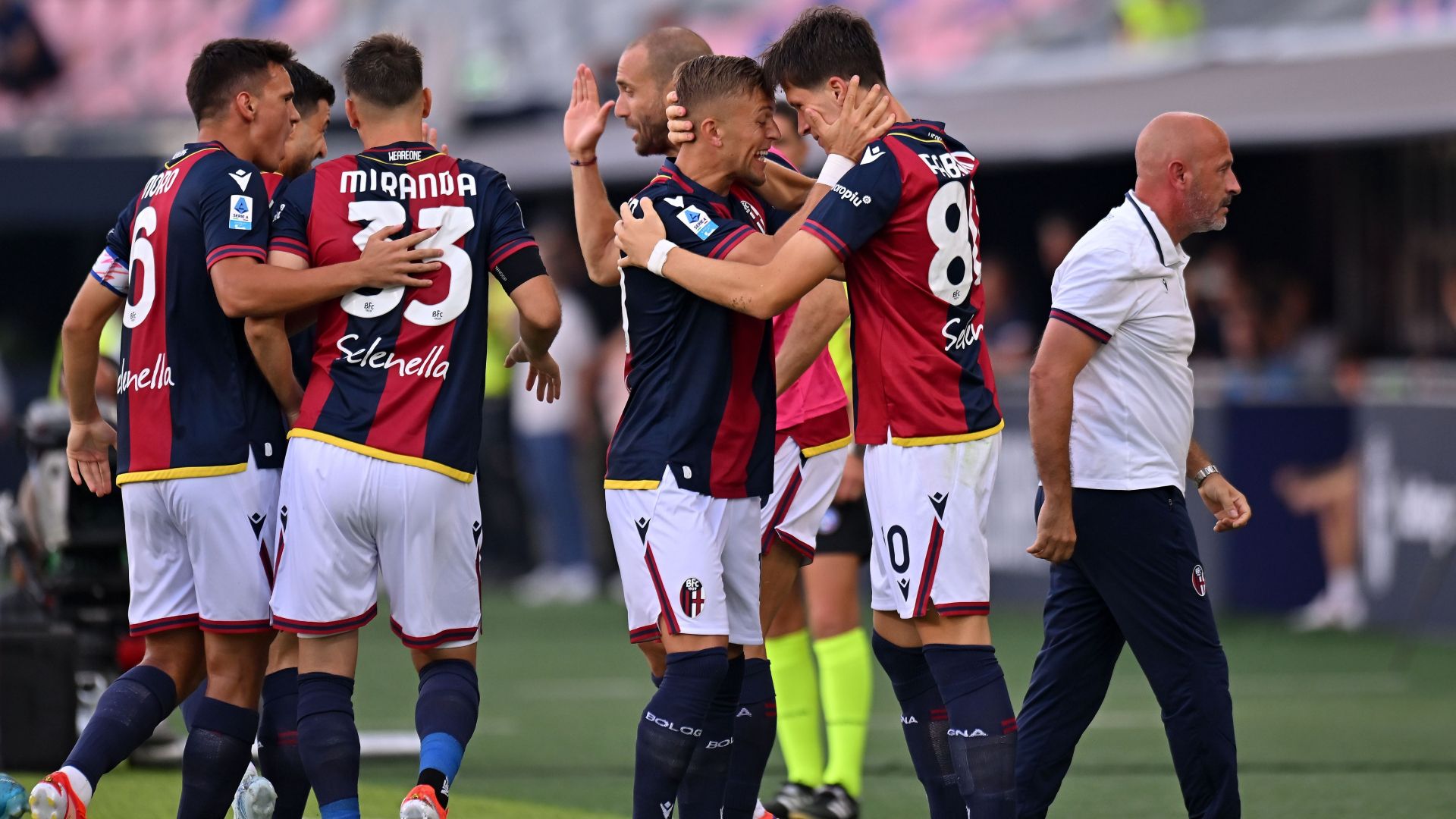 Bologna celbrates goal against Empoli