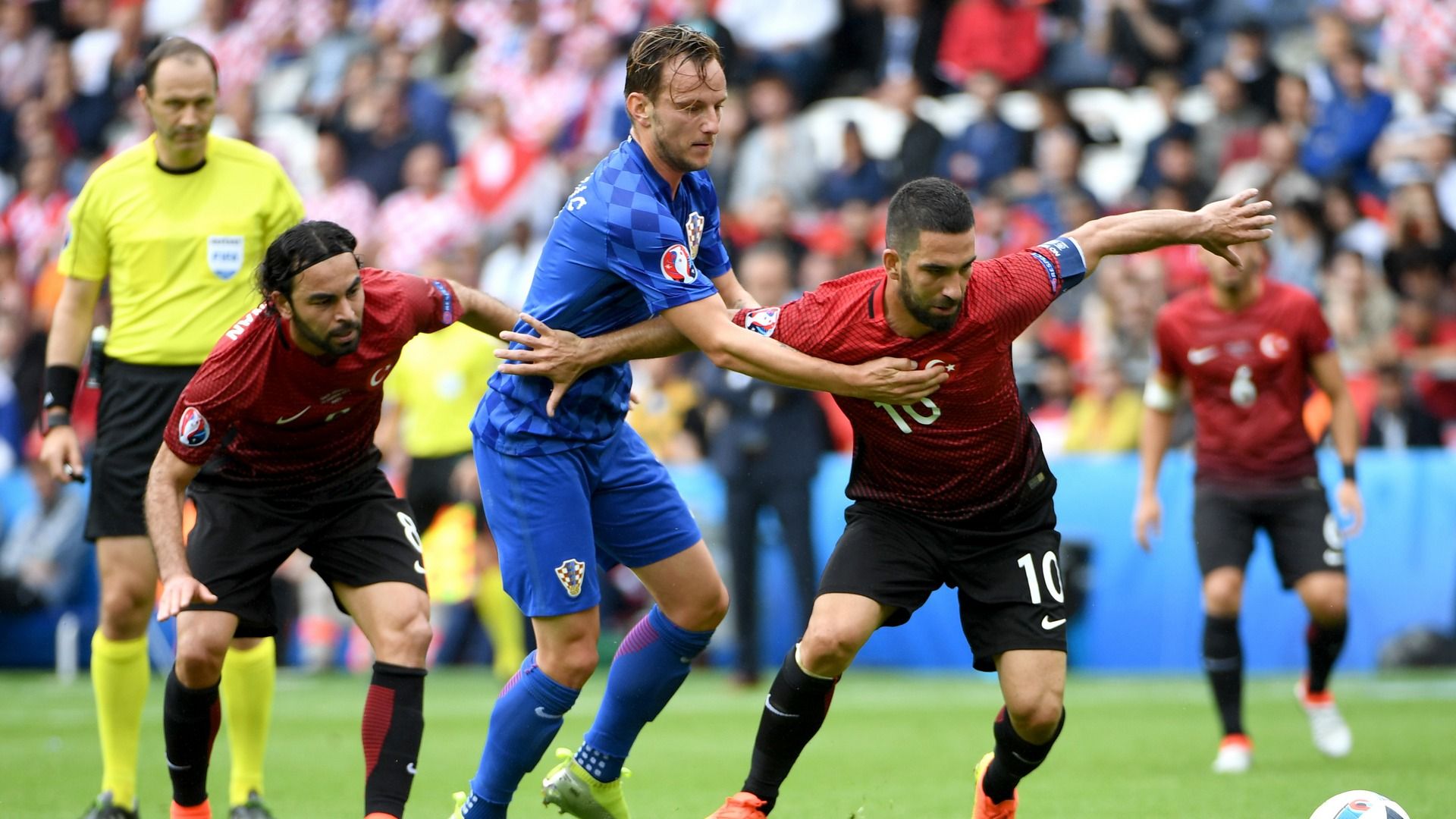 arda turan rakitic 06122016