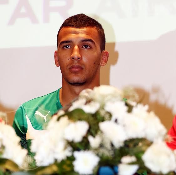 الأهلي يقدم نجمه الجديد نبيل بهوي لوسائل الإعلام