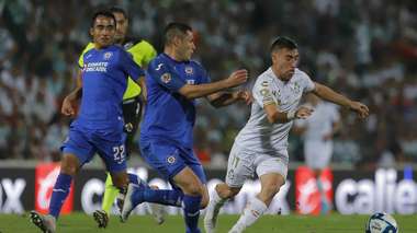 Santos Cruz Azul Pablo Aguilar