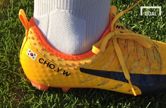cho young-wook football shoes