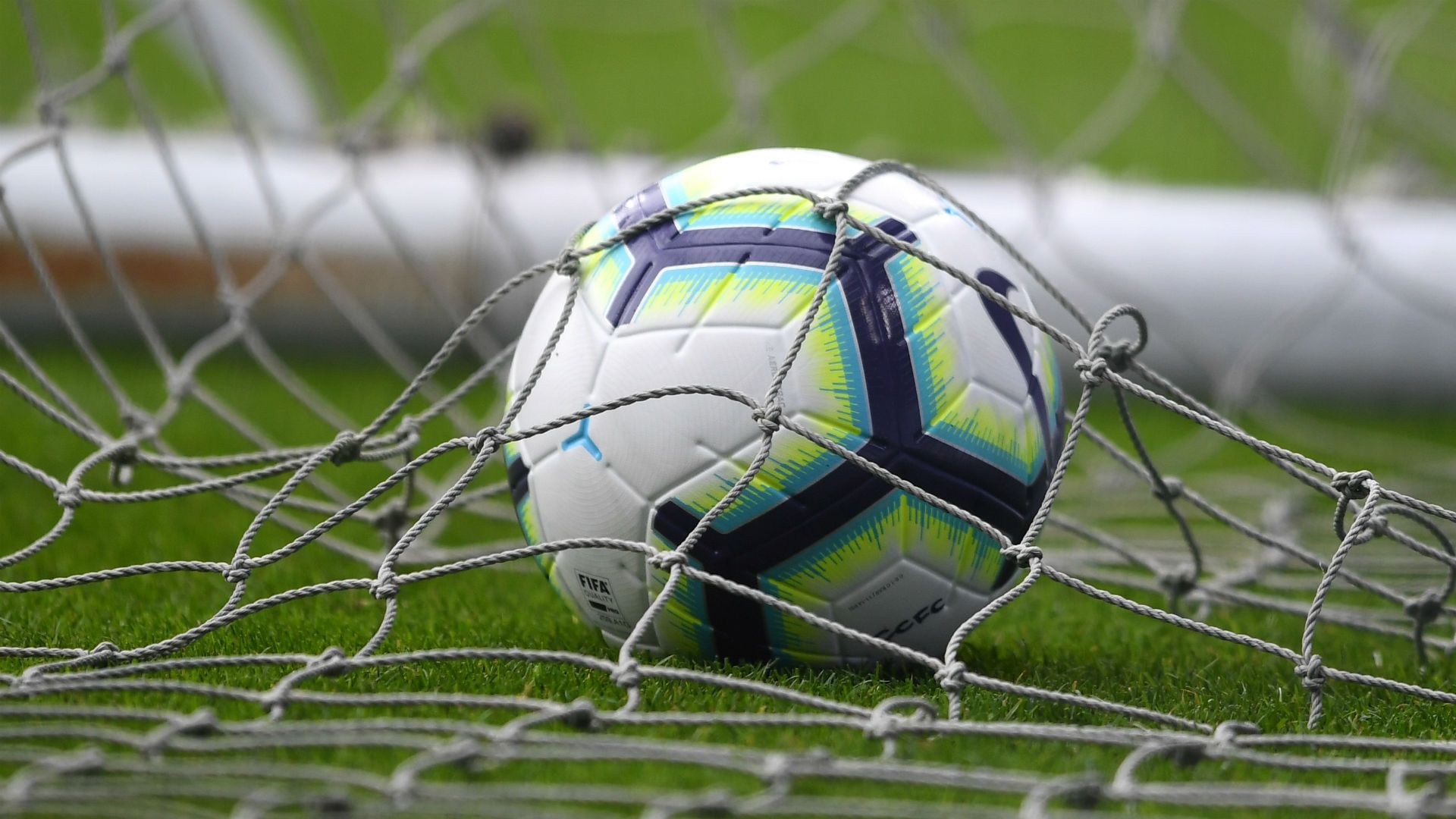 Premier League ball Nike Merlin 2018